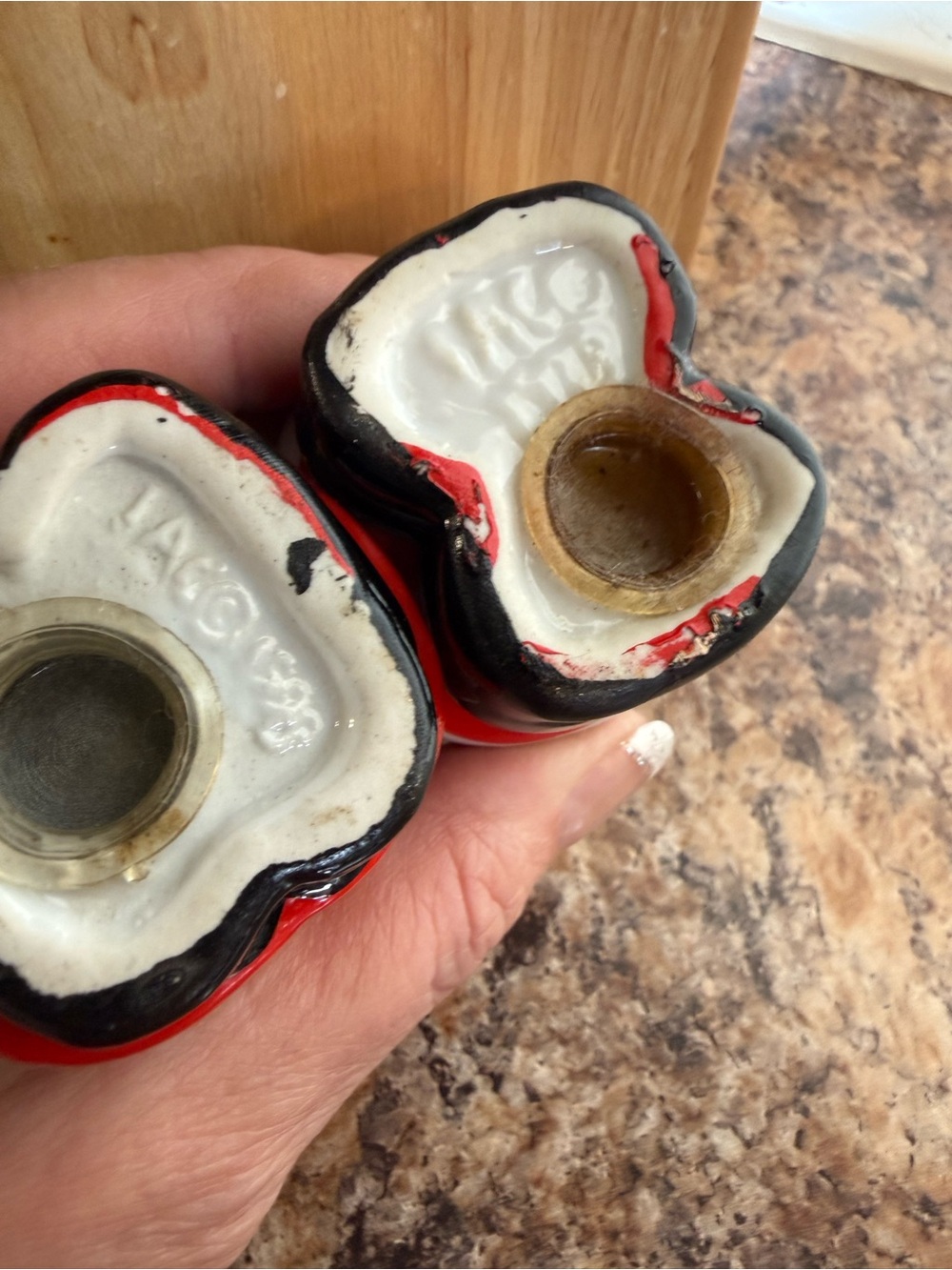 Vintage souvenir, salt and pepper shakers 1993 - Picture 9 of 13